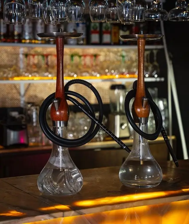 Shishas en la barra de Varesi